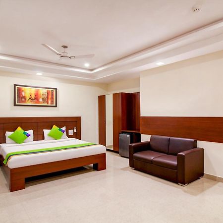 Treebo Trend Hotel Jp Plaza Nampally ハイデラバード エクステリア 写真