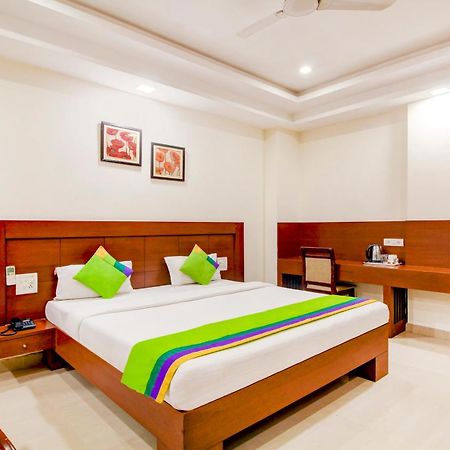 Treebo Trend Hotel Jp Plaza Nampally ハイデラバード エクステリア 写真