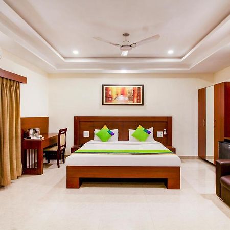 Treebo Trend Hotel Jp Plaza Nampally ハイデラバード エクステリア 写真