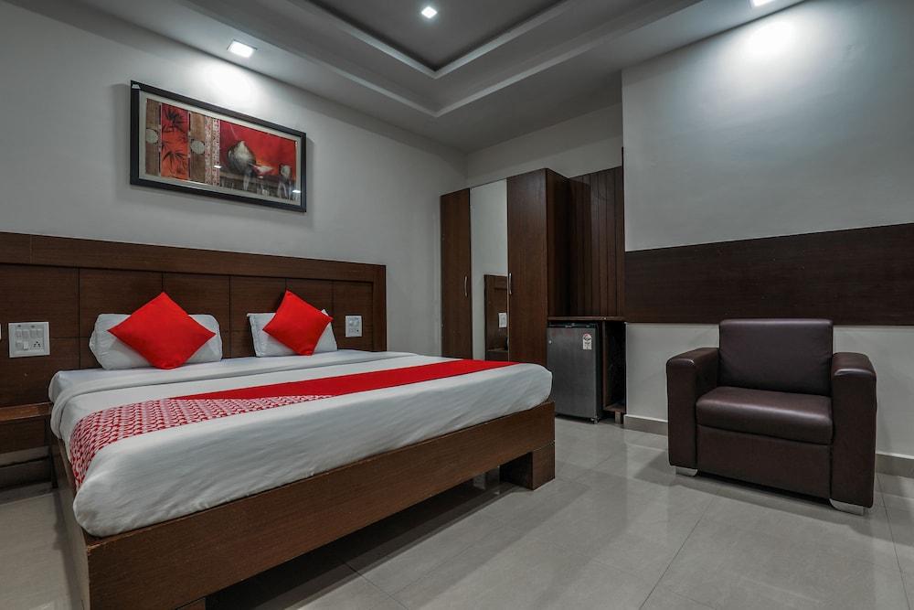 Treebo Trend Hotel Jp Plaza Nampally ハイデラバード エクステリア 写真