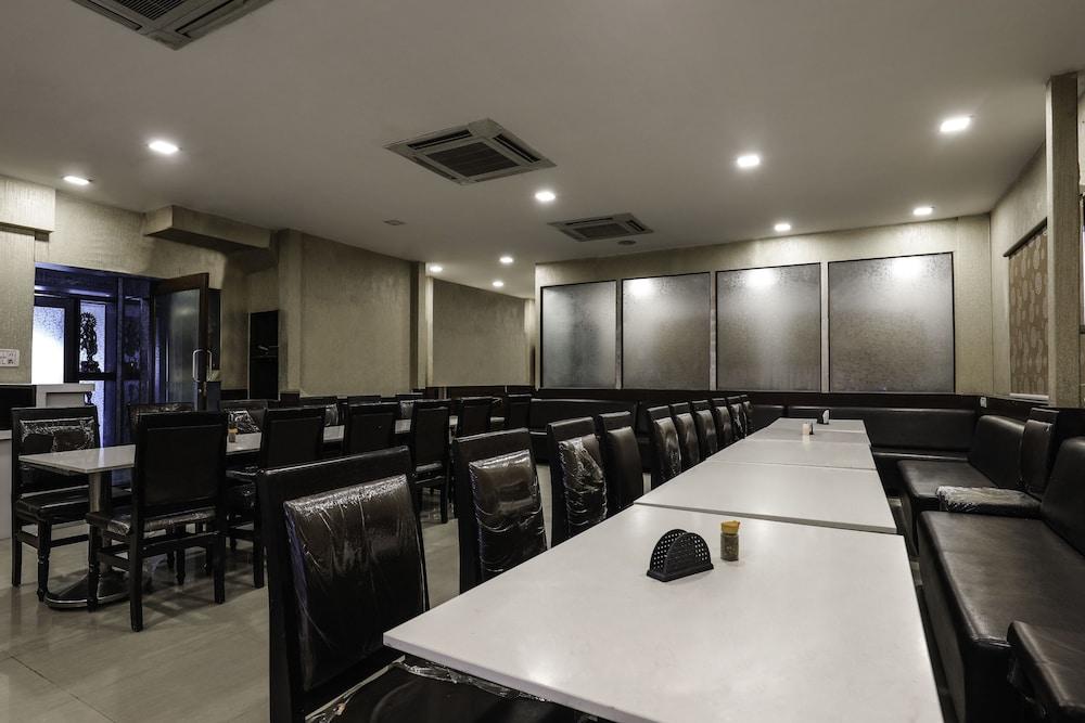 Treebo Trend Hotel Jp Plaza Nampally ハイデラバード エクステリア 写真