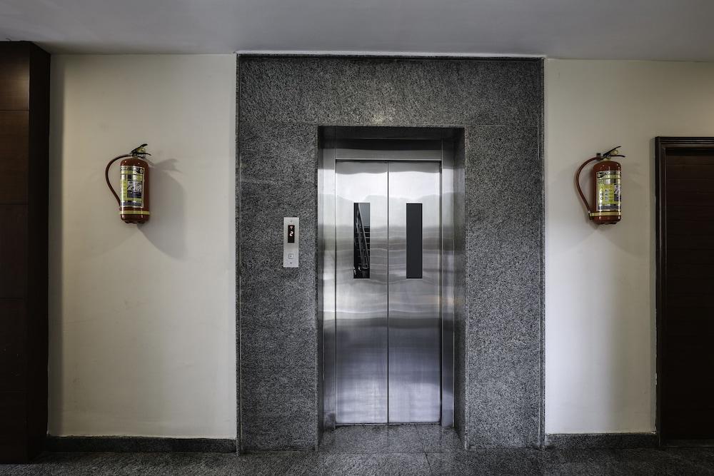 Treebo Trend Hotel Jp Plaza Nampally ハイデラバード エクステリア 写真