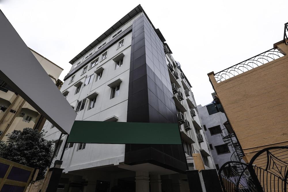 Treebo Trend Hotel Jp Plaza Nampally ハイデラバード エクステリア 写真
