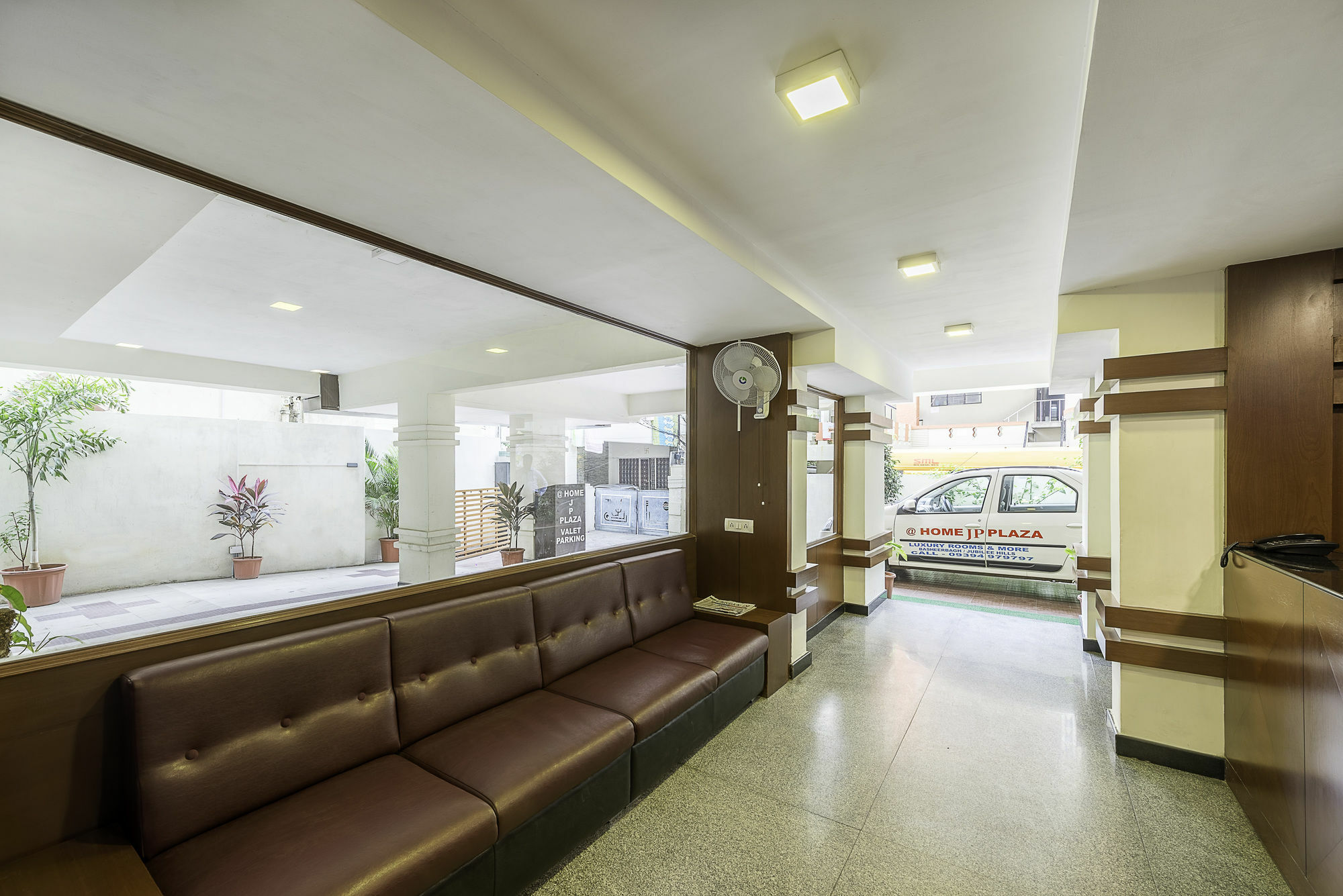 Treebo Trend Hotel Jp Plaza Nampally ハイデラバード エクステリア 写真
