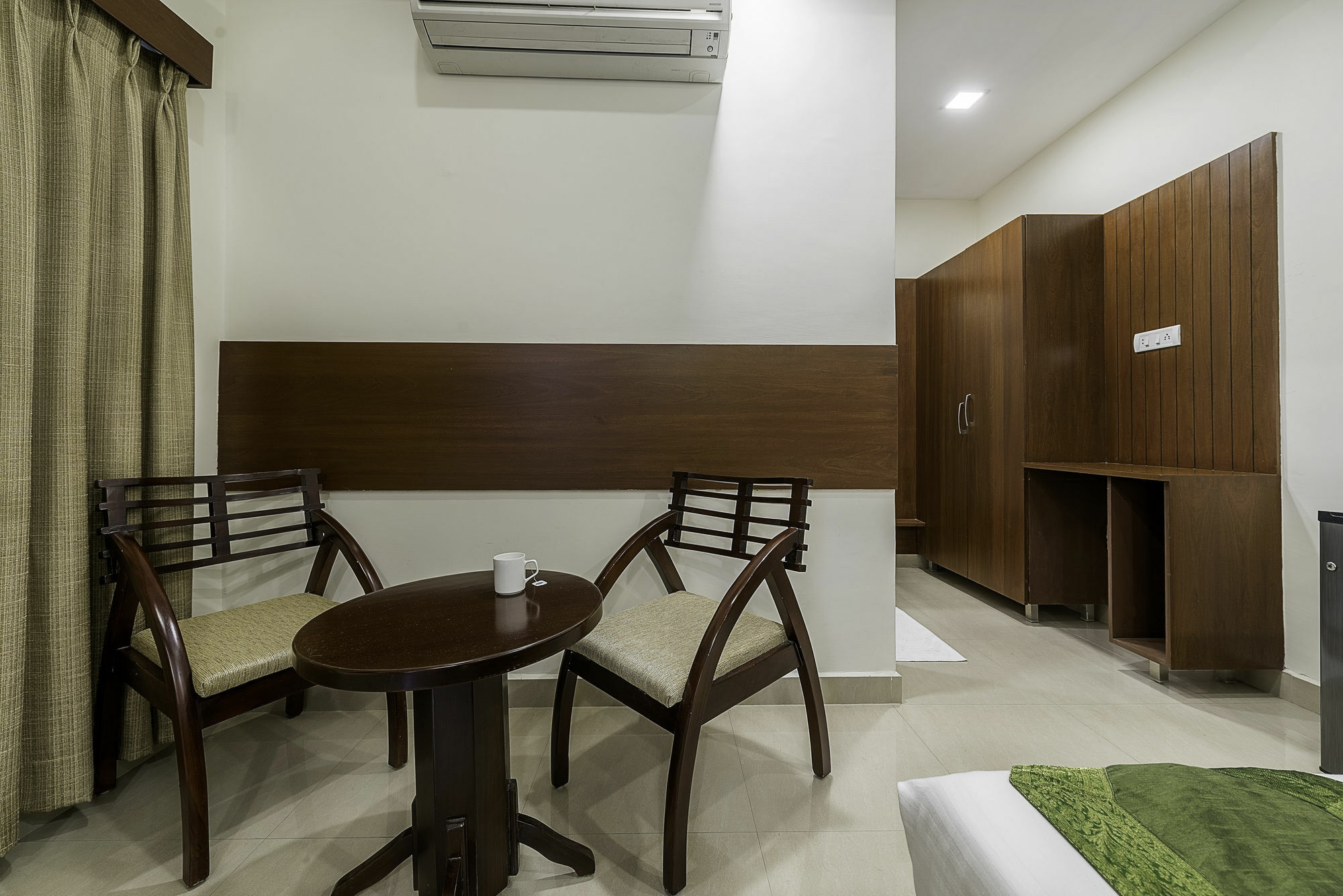 Treebo Trend Hotel Jp Plaza Nampally ハイデラバード エクステリア 写真