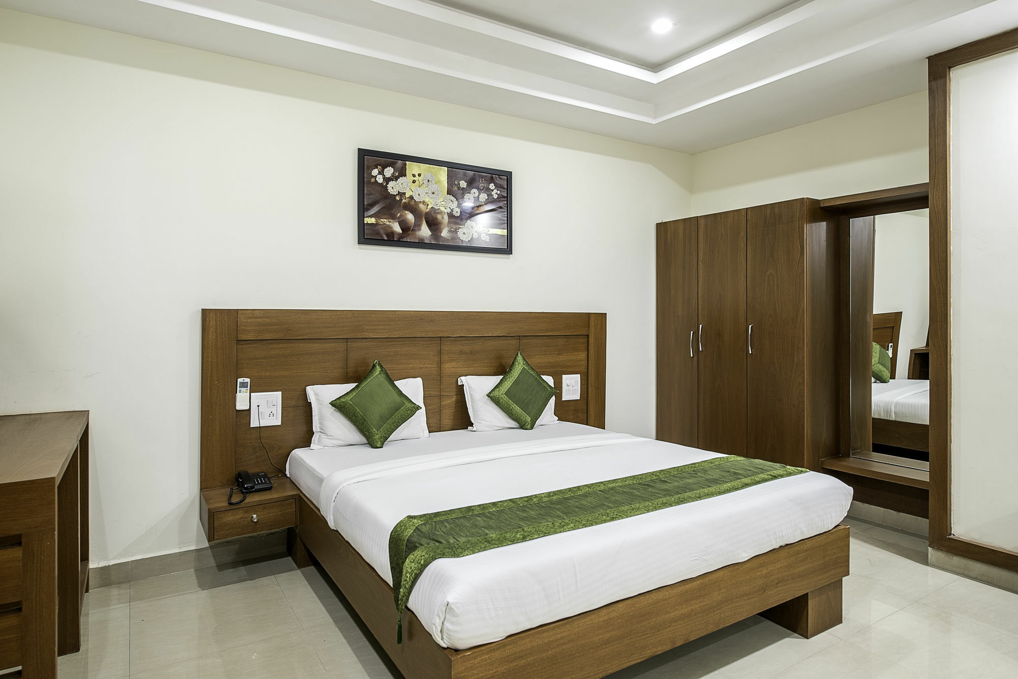 Treebo Trend Hotel Jp Plaza Nampally ハイデラバード エクステリア 写真