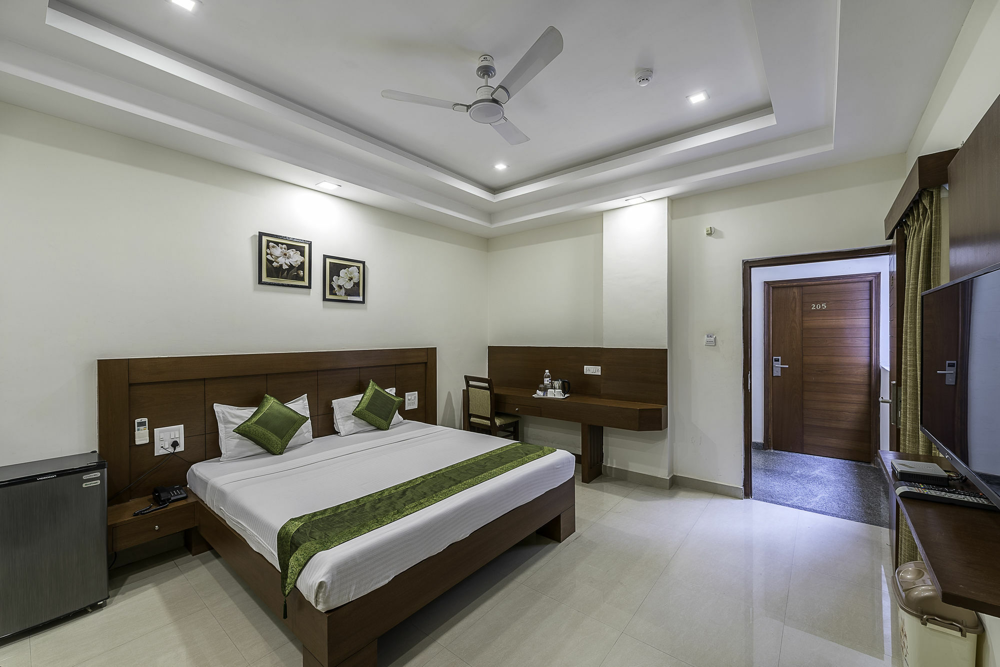 Treebo Trend Hotel Jp Plaza Nampally ハイデラバード エクステリア 写真