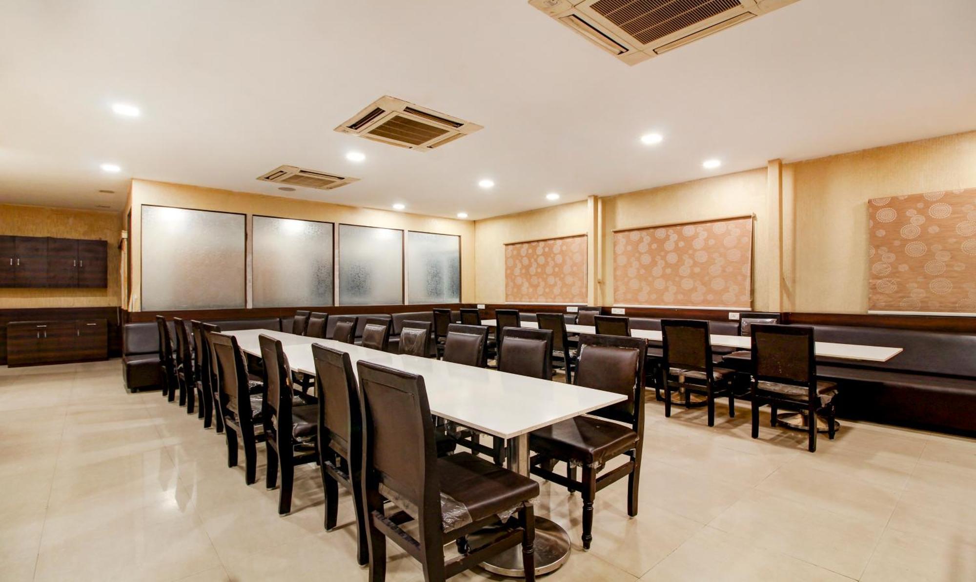 Treebo Trend Hotel Jp Plaza Nampally ハイデラバード エクステリア 写真