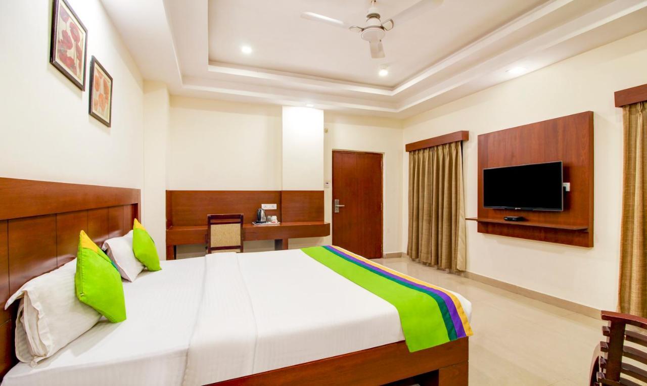 Treebo Trend Hotel Jp Plaza Nampally ハイデラバード エクステリア 写真