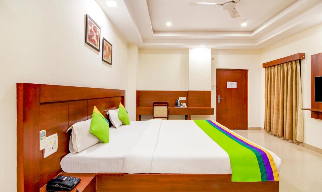Treebo Trend Hotel Jp Plaza Nampally ハイデラバード エクステリア 写真