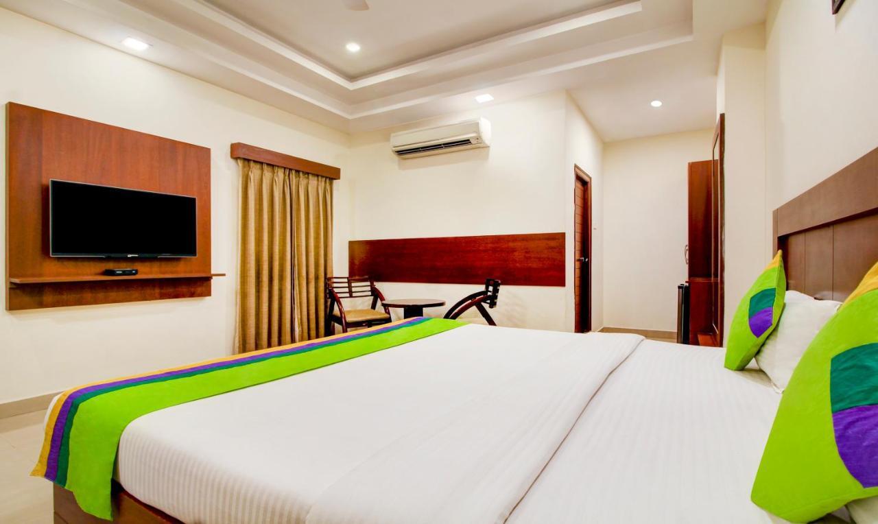 Treebo Trend Hotel Jp Plaza Nampally ハイデラバード エクステリア 写真