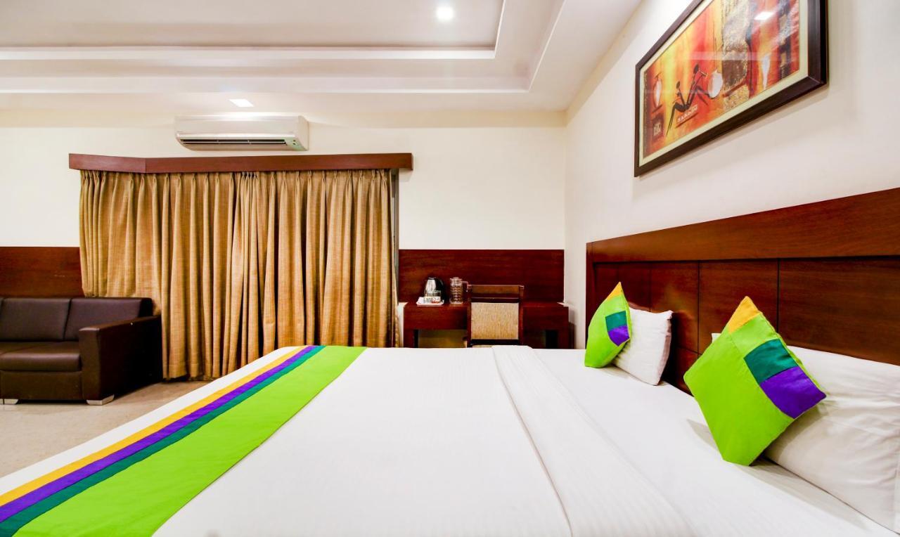 Treebo Trend Hotel Jp Plaza Nampally ハイデラバード エクステリア 写真