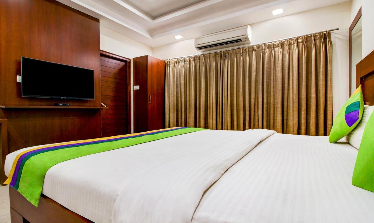 Treebo Trend Hotel Jp Plaza Nampally ハイデラバード エクステリア 写真