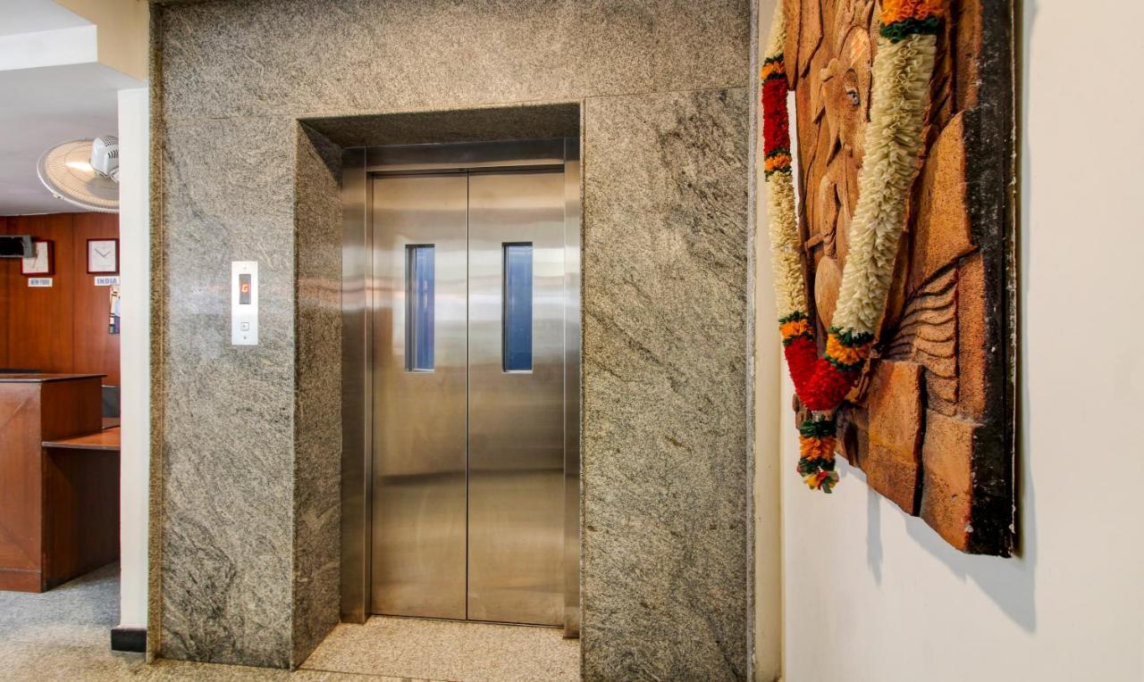 Treebo Trend Hotel Jp Plaza Nampally ハイデラバード エクステリア 写真