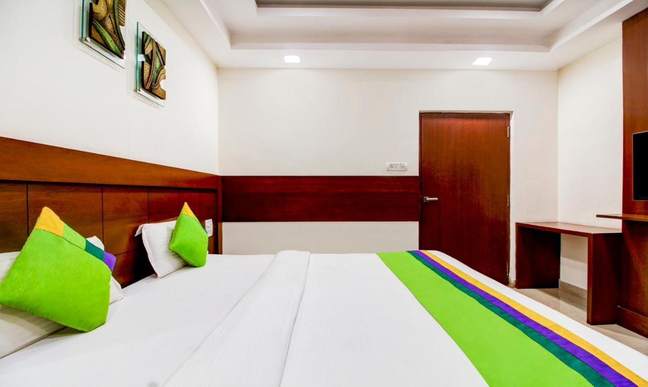 Treebo Trend Hotel Jp Plaza Nampally ハイデラバード エクステリア 写真